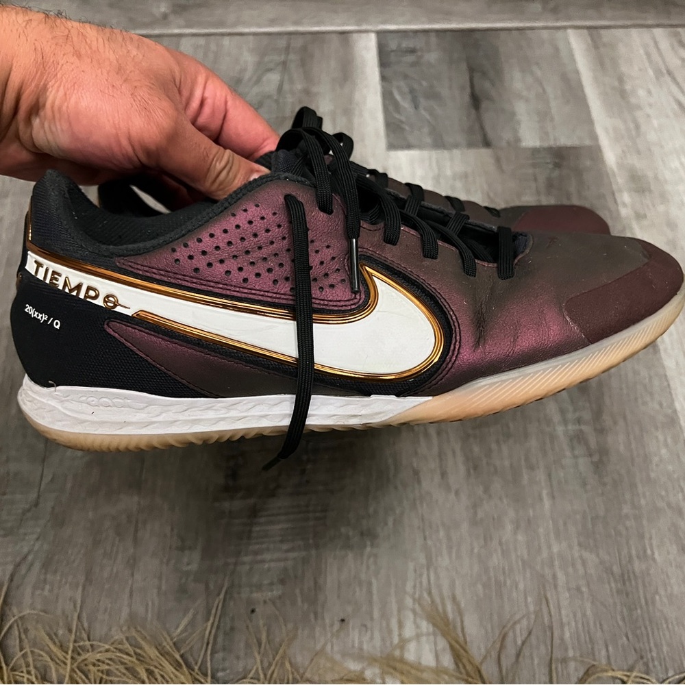 Nike Tiempo Men's 9.5 indoor boots Shoes